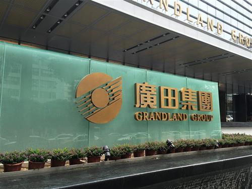 虧了,背景就是綠的